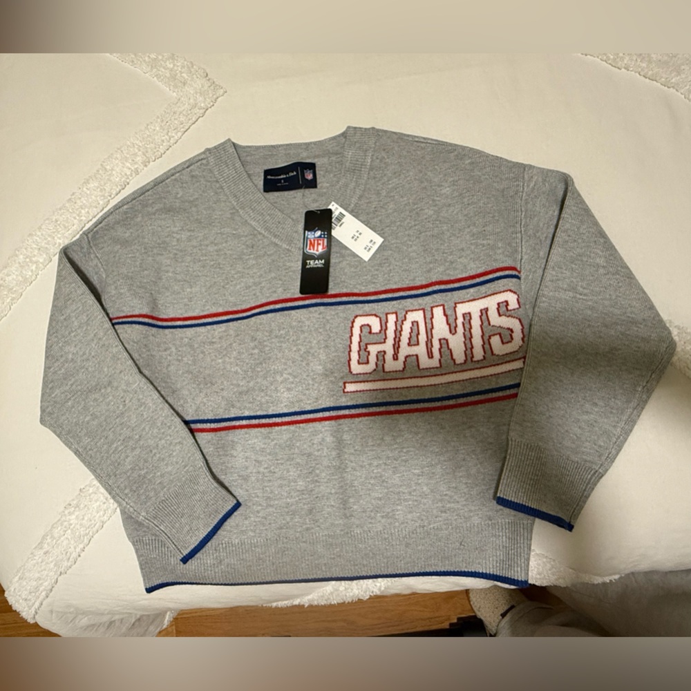 NYT Abercrombie & Fitch Giants Sweater